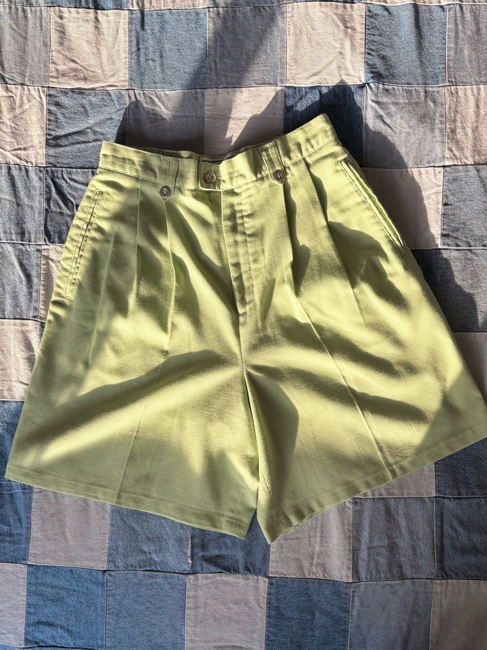 Vintage Lightweight Green Pleated High Waisted Shorts - Picture 7 of 7